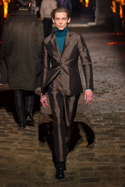 Look 50
